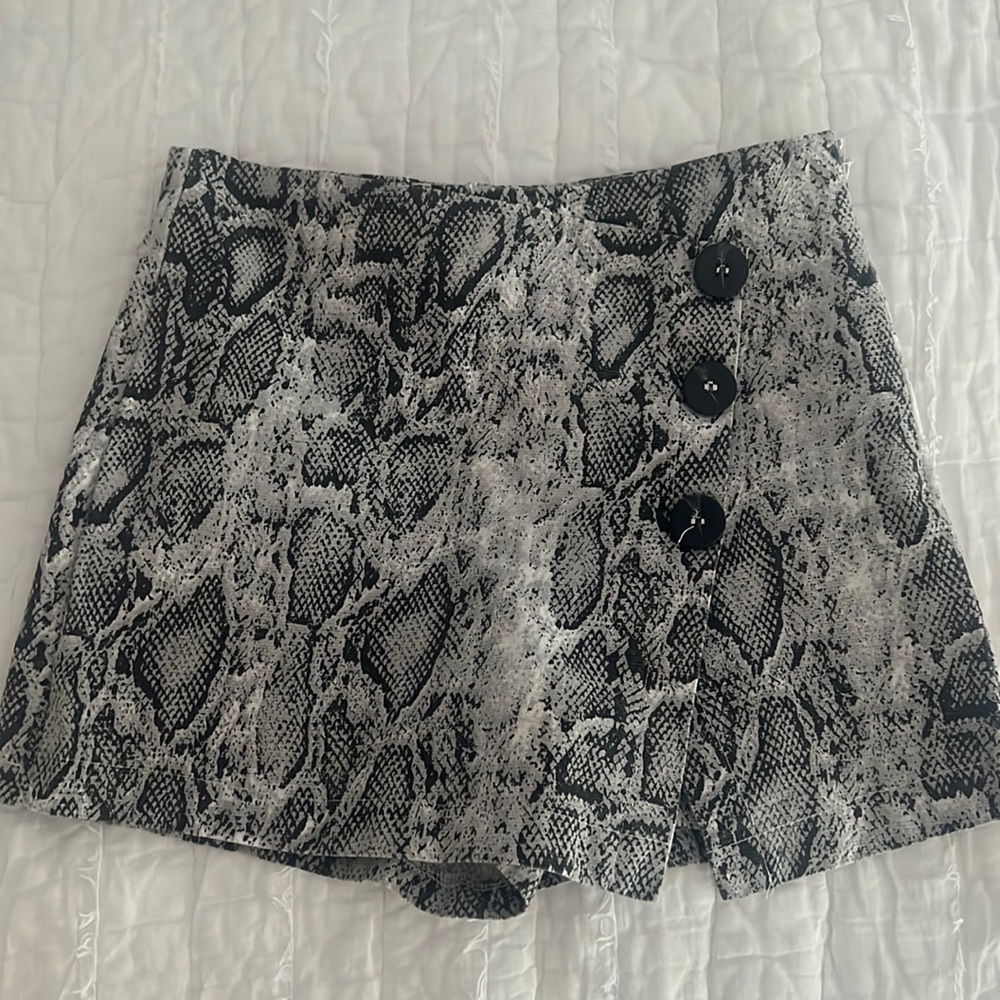 Snakeskin skirts. Size small.